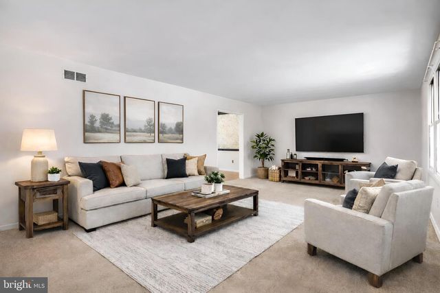 3901 POST DR, Bethlehem, PA 18017