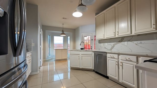 101 Quail Briar Lane, Arlington, TX 76002