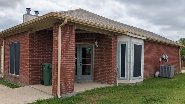 101 Quail Briar Lane, Arlington, TX 76002