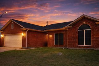 101 Quail Briar Lane, Arlington, TX 76002