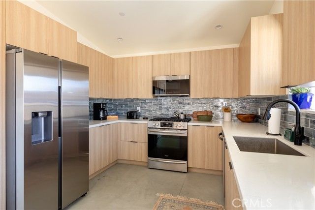 3848 Ruidosa Avenue, Yucca Valley, CA 92284