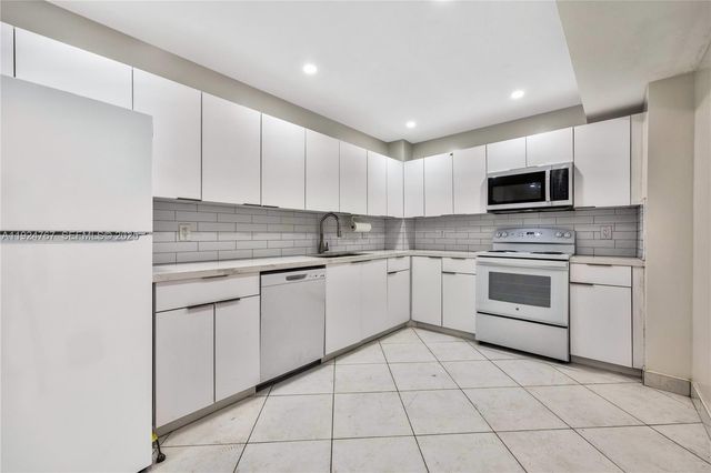 5825 Collins Ave 6E, Miami Beach, FL 33140