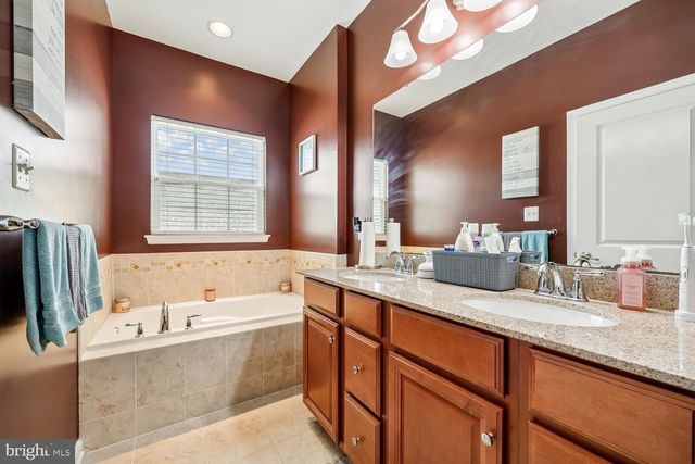 11672 EMERALD DR, Clarksburg, MD 20871