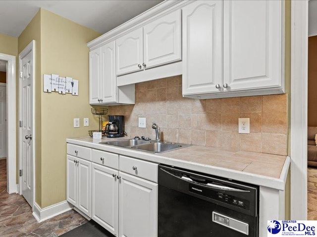 1826 Wax Myrtle Dr, Florence, SC 29501