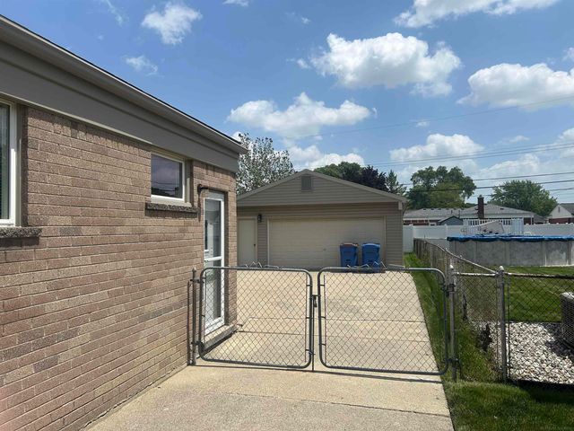31434 Newport Dr. Drive, Warren, MI 48088