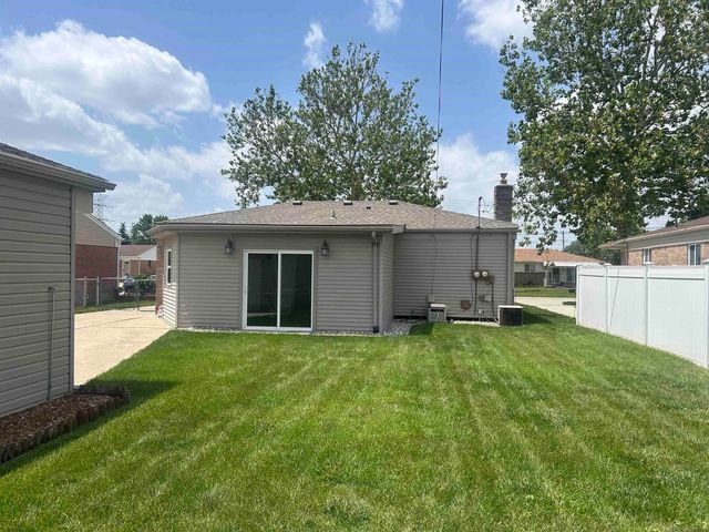 31434 Newport Dr. Drive, Warren, MI 48088
