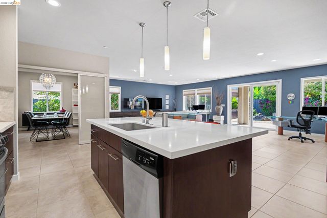 527 Peyton Ct, Oakley, CA 94561