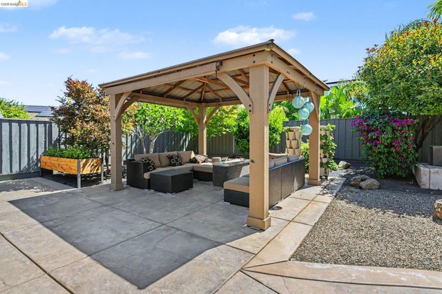 527 Peyton Ct, Oakley, CA 94561