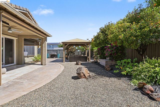 527 Peyton Ct, Oakley, CA 94561