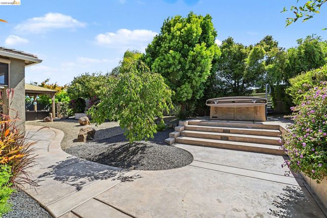 527 Peyton Ct, Oakley, CA 94561