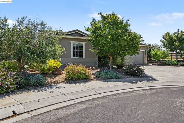 527 Peyton Ct, Oakley, CA 94561