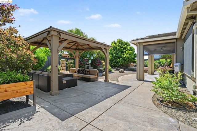 527 Peyton Ct, Oakley, CA 94561