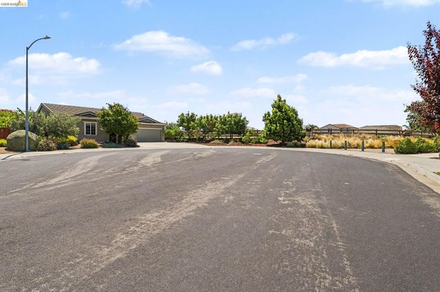527 Peyton Ct, Oakley, CA 94561