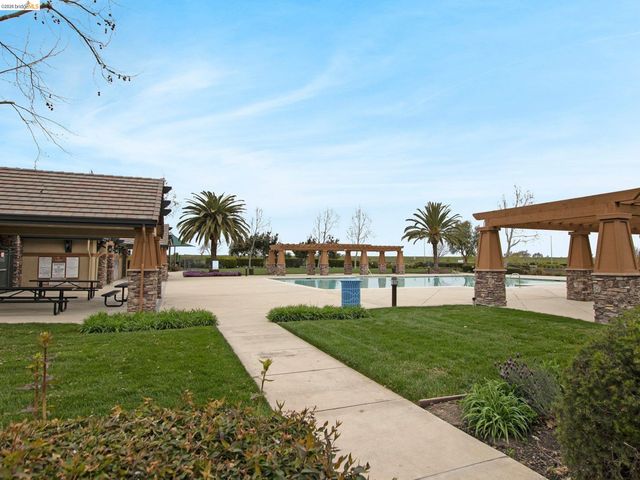 527 Peyton Ct, Oakley, CA 94561