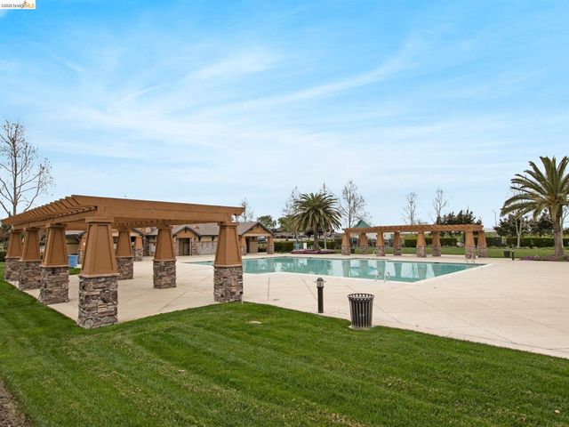 527 Peyton Ct, Oakley, CA 94561
