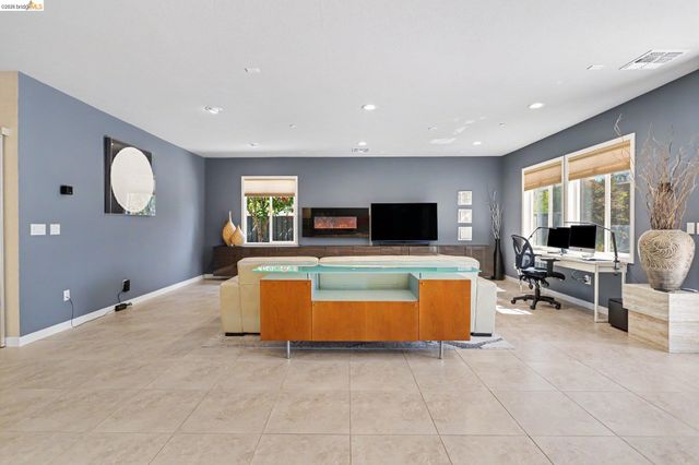 527 Peyton Ct, Oakley, CA 94561
