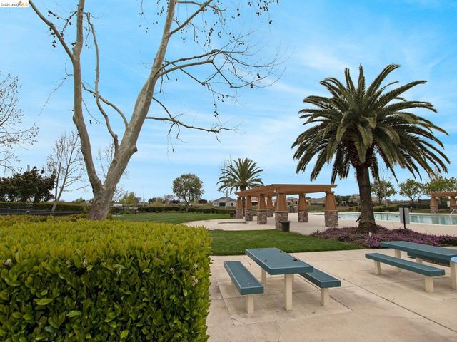 527 Peyton Ct, Oakley, CA 94561
