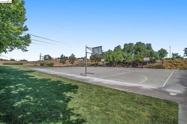 527 Peyton Ct, Oakley, CA 94561