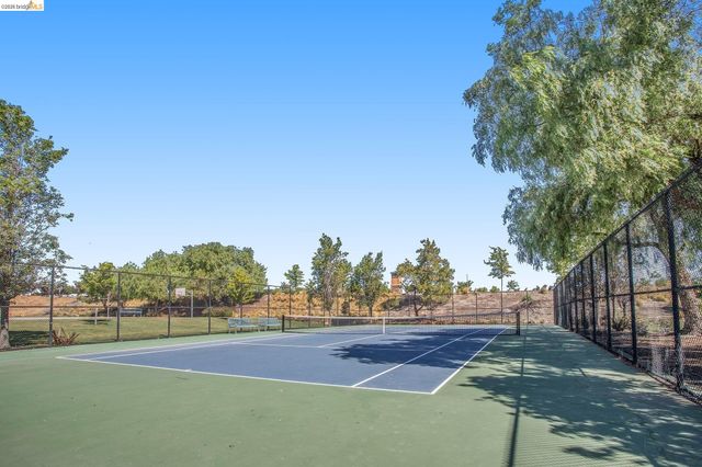 527 Peyton Ct, Oakley, CA 94561