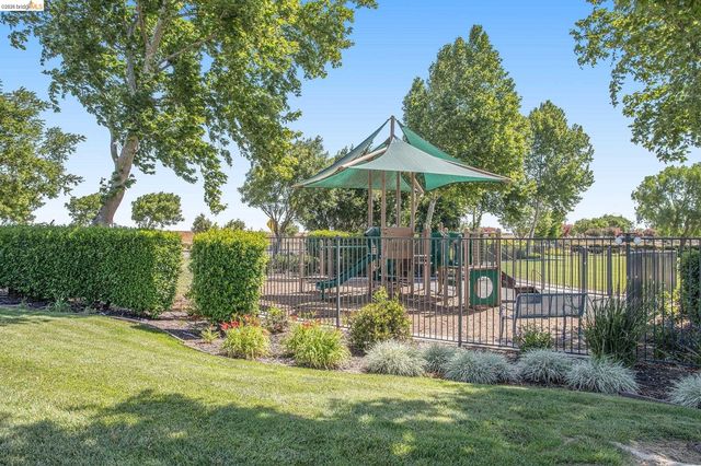 527 Peyton Ct, Oakley, CA 94561