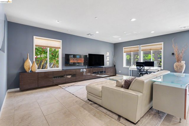 527 Peyton Ct, Oakley, CA 94561