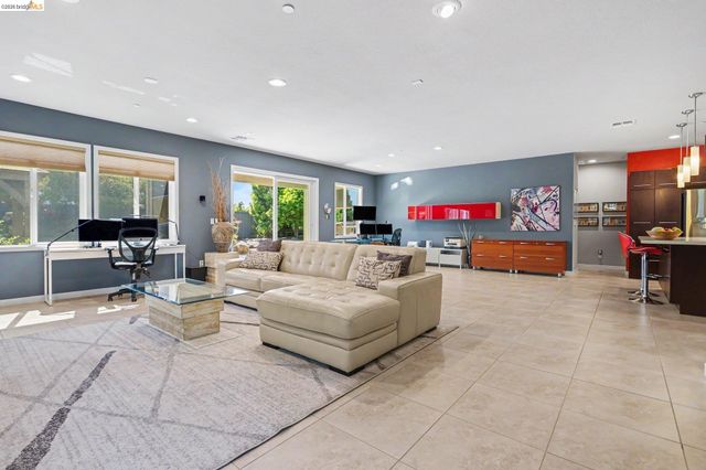 527 Peyton Ct, Oakley, CA 94561