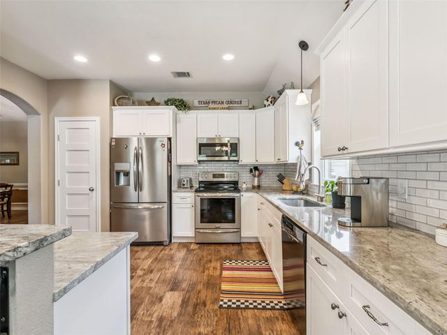 860 Fair LN, New Braunfels, TX 78130