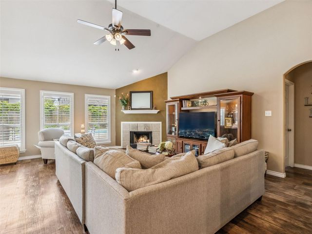 860 Fair LN, New Braunfels, TX 78130
