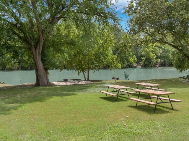 860 Fair LN, New Braunfels, TX 78130