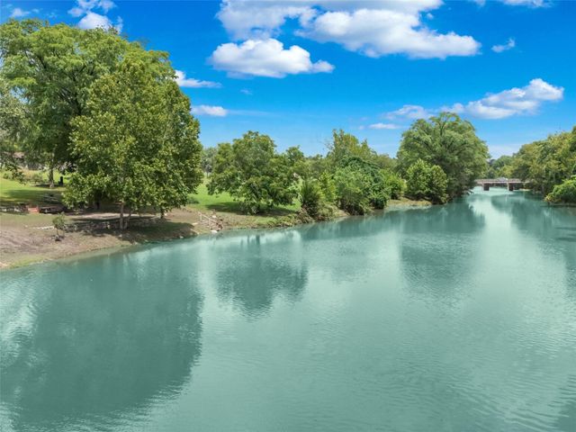 860 Fair LN, New Braunfels, TX 78130