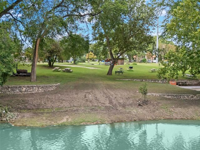 860 Fair LN, New Braunfels, TX 78130