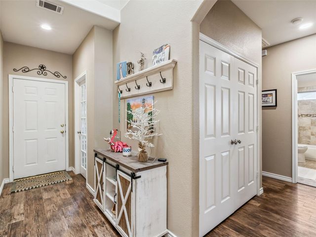 860 Fair LN, New Braunfels, TX 78130