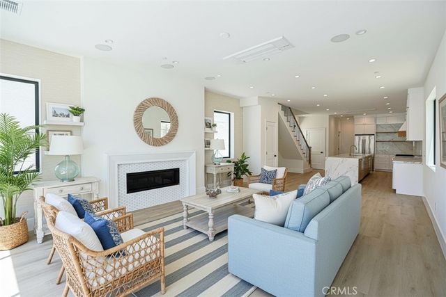 111 9th, Huntington Beach, CA 92648