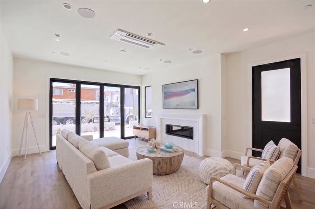 111 9th, Huntington Beach, CA 92648