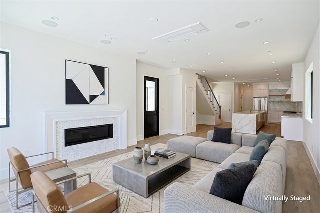 111 9th, Huntington Beach, CA 92648