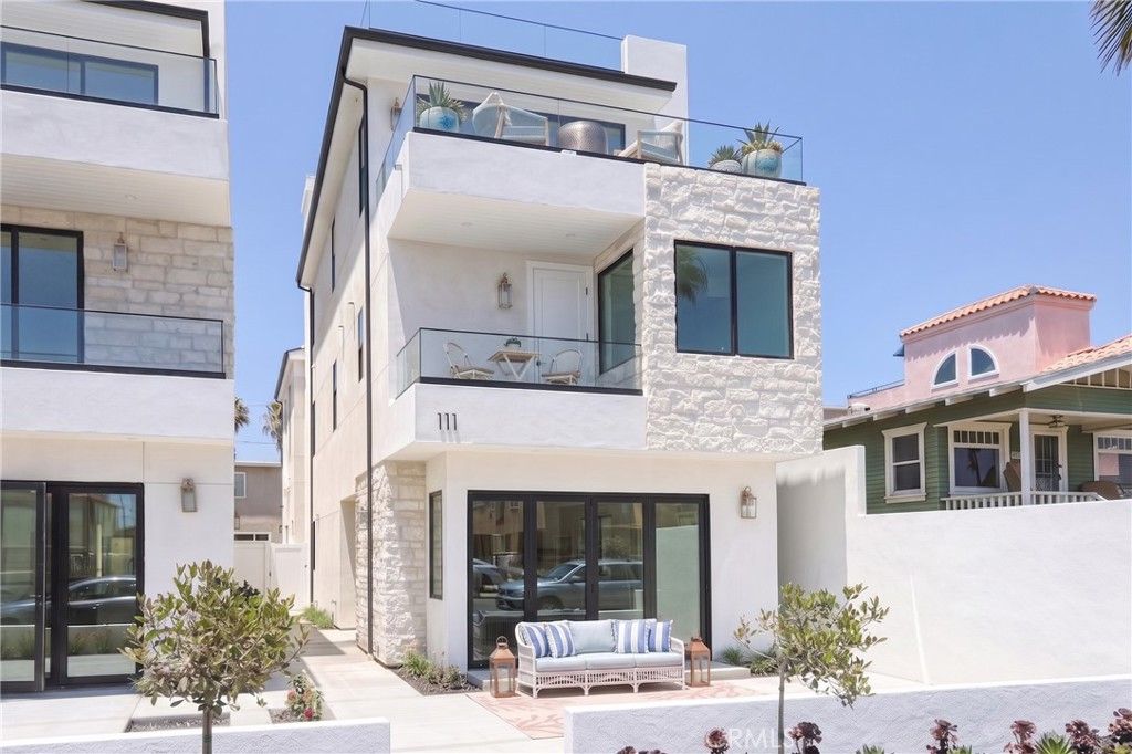 111 9th, Huntington Beach, CA 92648
