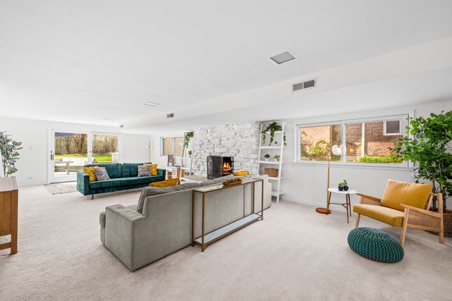 161 E Stone Avenue, Lake Forest, IL 60045