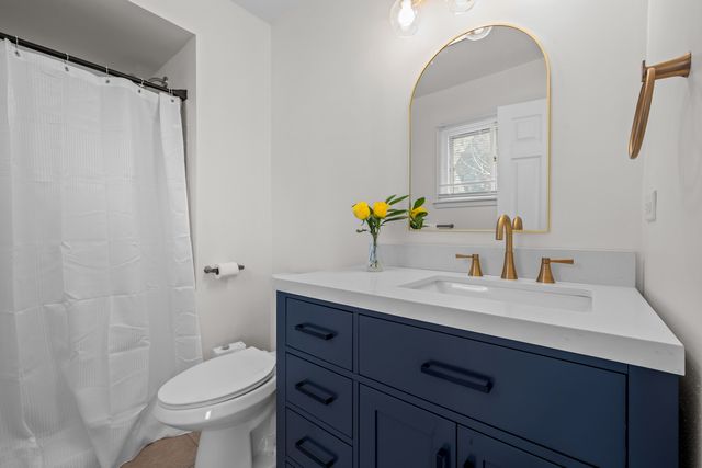 161 E Stone Avenue, Lake Forest, IL 60045