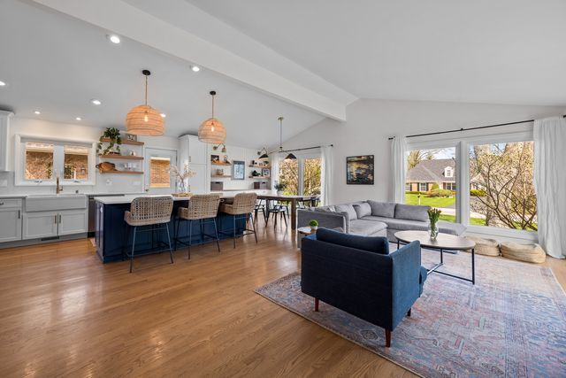 161 E Stone Avenue, Lake Forest, IL 60045