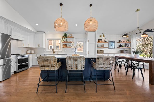 161 E Stone Avenue, Lake Forest, IL 60045