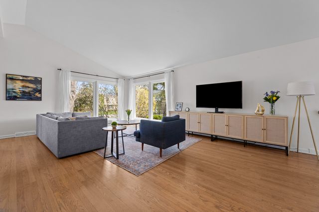 161 E Stone Avenue, Lake Forest, IL 60045