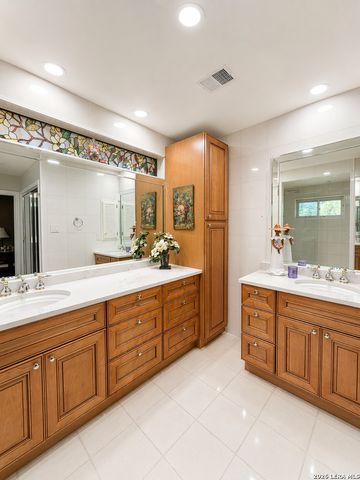 13058 N HUNTERS CIR, San Antonio, TX 78230