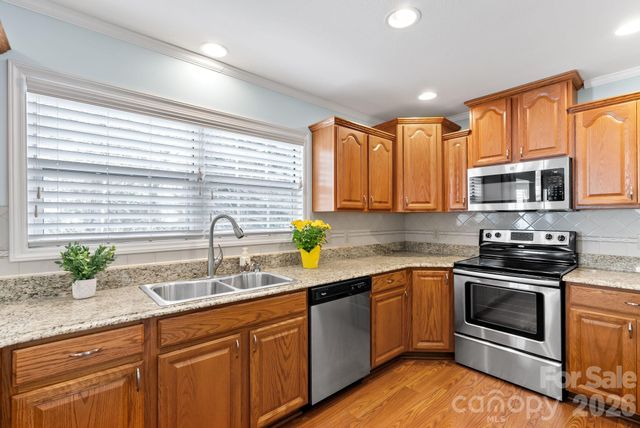 100 Thistle Knoll Court, Asheville, NC 28803