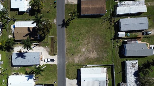 12101 Cypress DR, Fort Myers, FL 33908