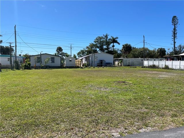 12101 Cypress DR, Fort Myers, FL 33908