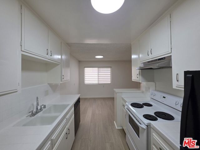 10815 Rose Avenue 2, Los Angeles, CA 90034