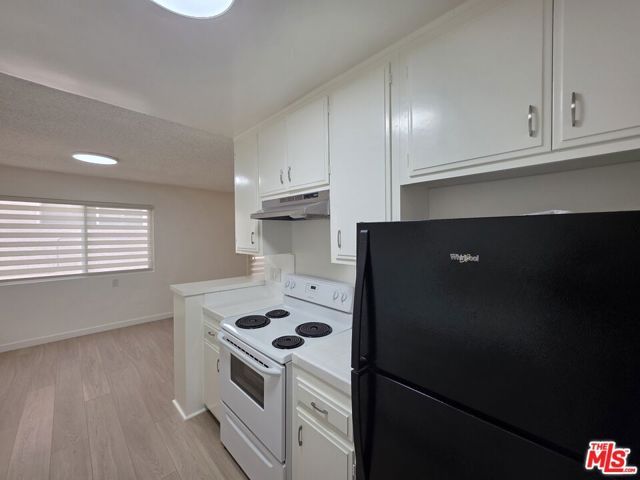 10815 Rose Avenue 2, Los Angeles, CA 90034