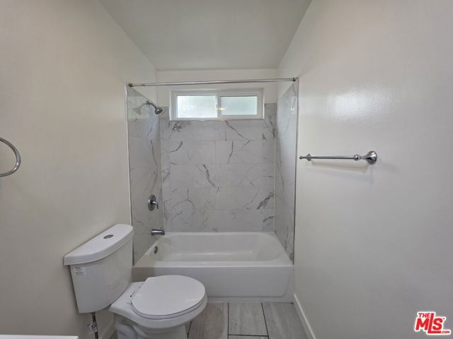 10815 Rose Avenue 2, Los Angeles, CA 90034