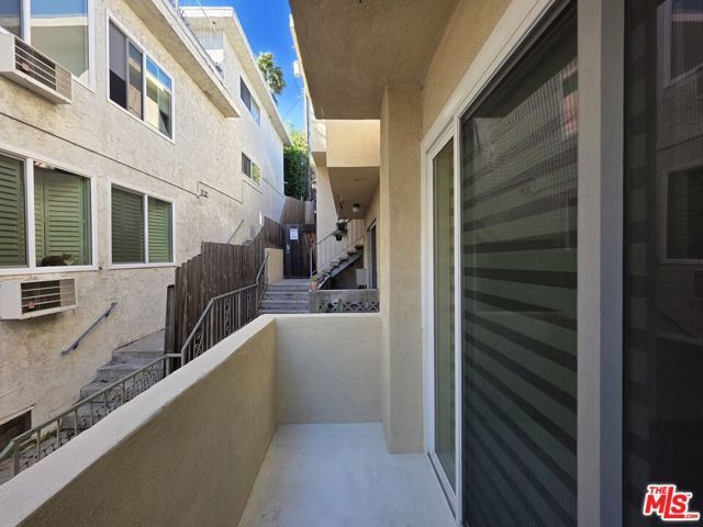 10815 Rose Avenue 2, Los Angeles, CA 90034