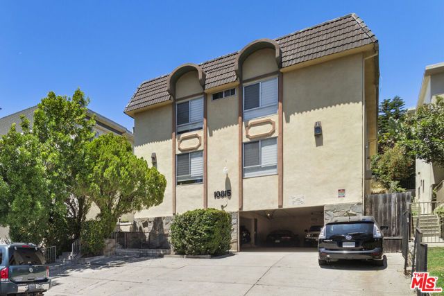 10815 Rose Avenue 2, Los Angeles, CA 90034